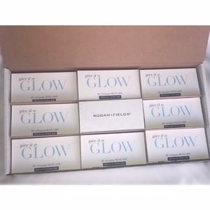 RODAN + FIELDS REDEFINE Give It A Glow Samples